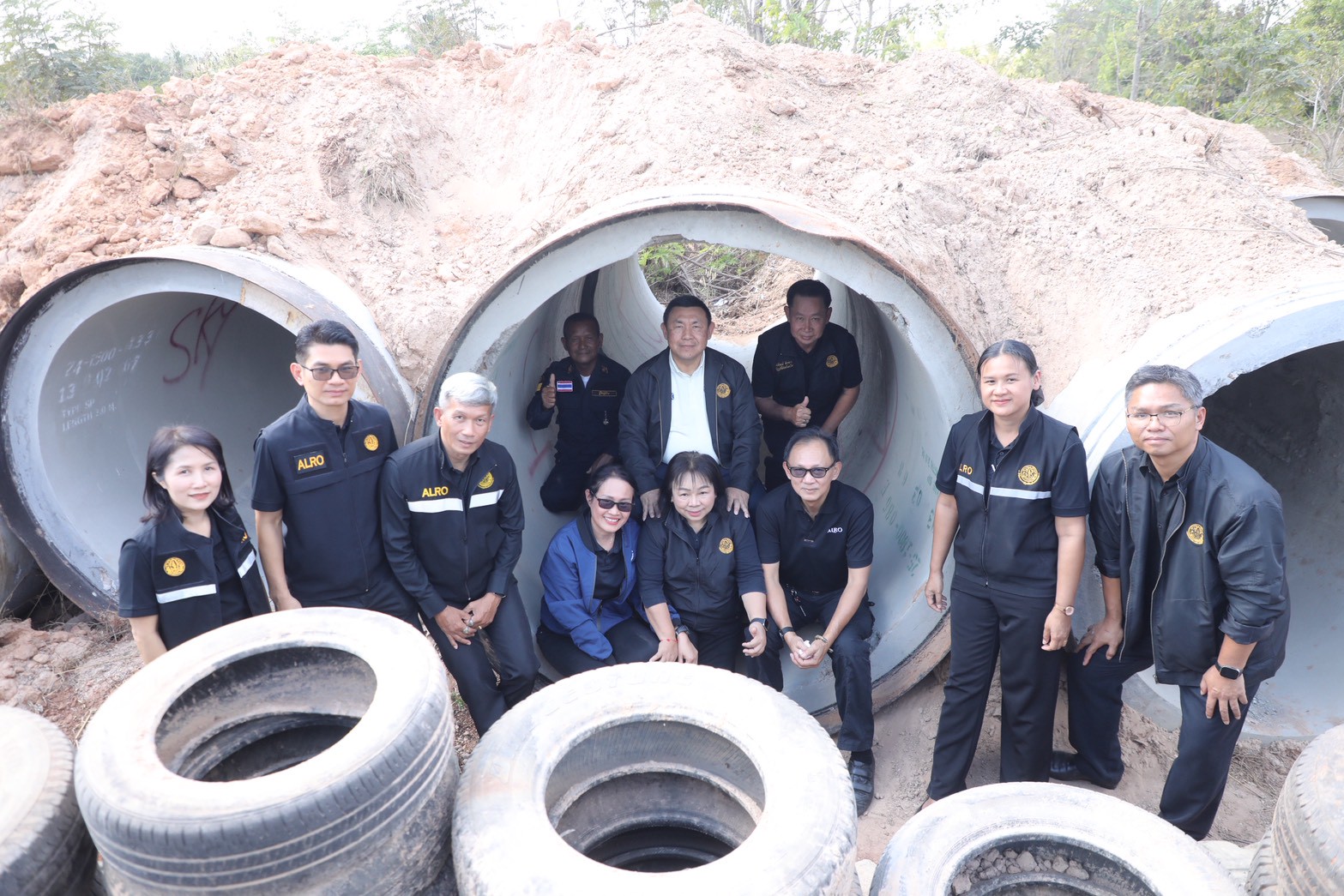 title - เลขาฯ ส.ป.ก. รุดให้กำลังใจพี่น้องเกษตรกรในเขตปฏิรูปที่ดินพื้นที่ชายแดนอุบลฯ ใกล้จุดสู้รบเพียง 7 กม.